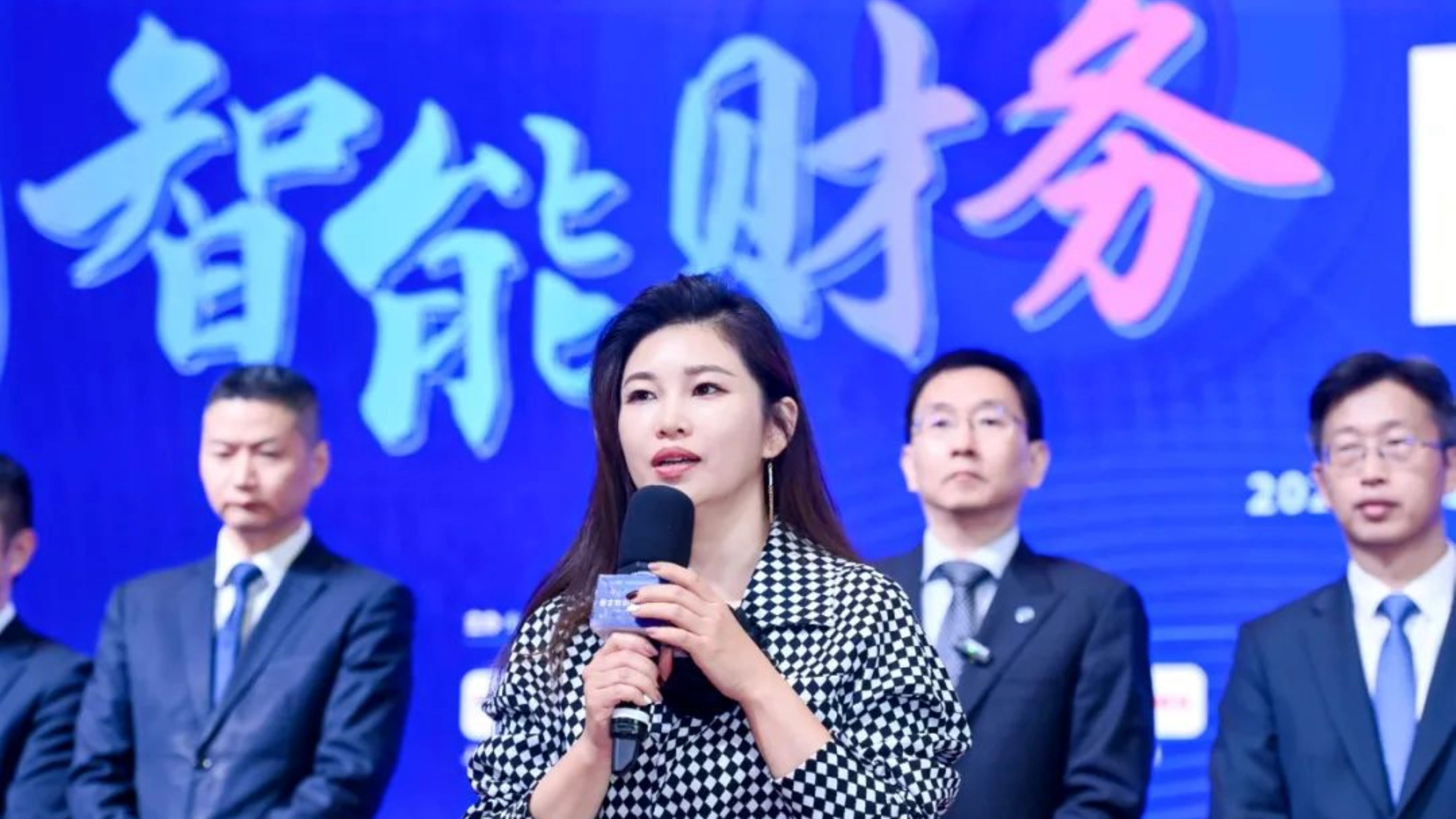 【领先实践】推动新技术与财务管理融合创新，用友见证中国智能财务最佳实践！